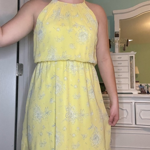 Yellow casual dress with floral pattern - Picture 1 of 7